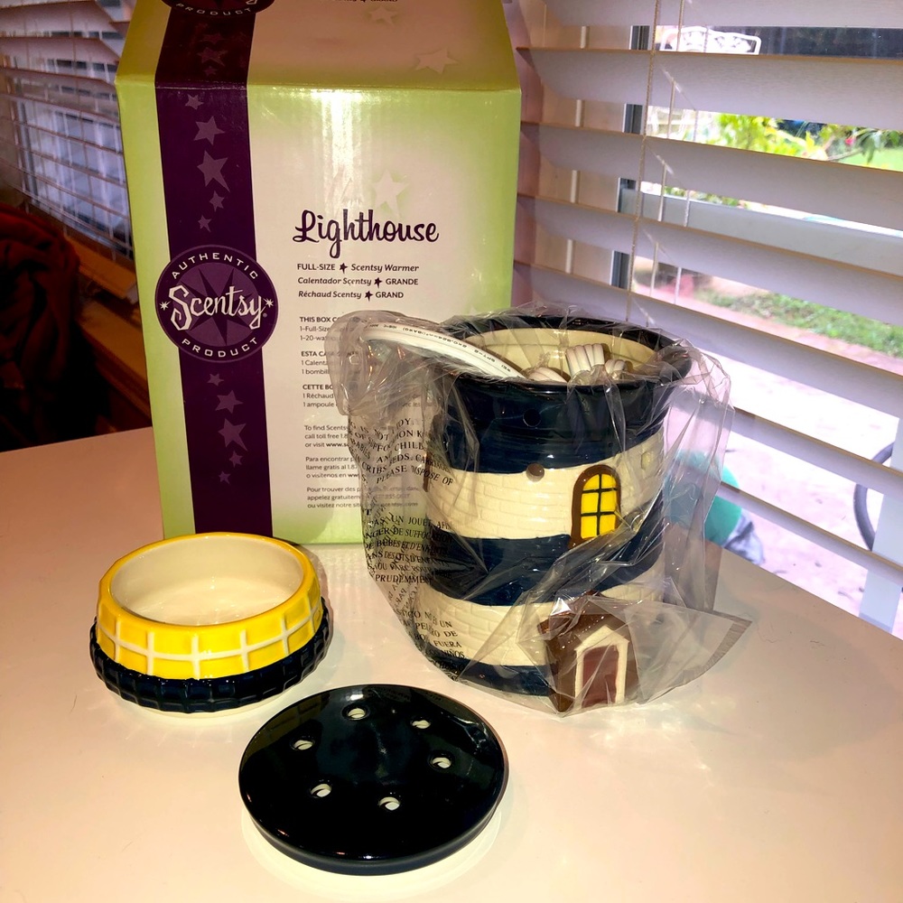 Scentsy Lighthouse warmer